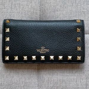 AUTHENTIC Valentino Rockstud fold wallet AND pouch
